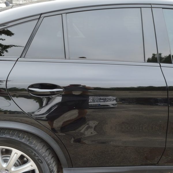 Дверь голая зад прав Jeep Cherokee KL 14-черная,цвет PXR (03) деф. прижата 68339346AD