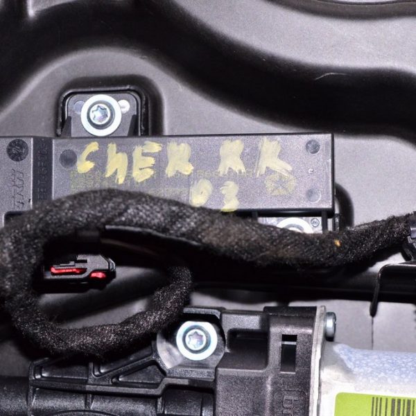 Антенна Keyless дверь зад прав Jeep Cherokee KL 14- 56046957aa
