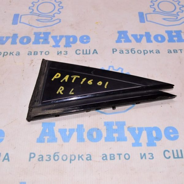 Накладка двери боковая треугольник зад лев Nissan Pathfinder 13- 82235-3KA0A