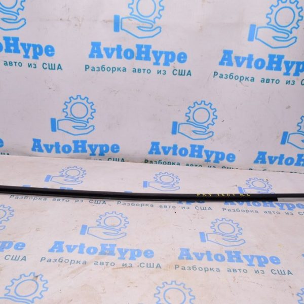 Молдинг дверь-стекло центральный зад лев Nissan Pathfinder 13- 82821-3KA0B