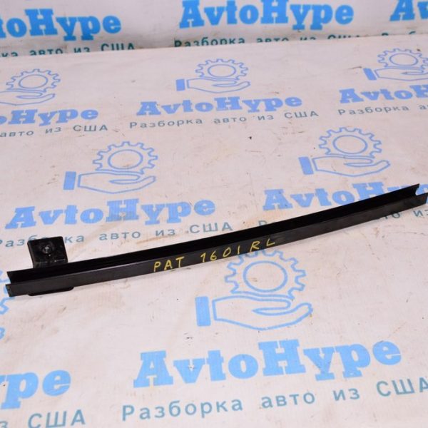 Направляющая стекла двери зад лев Nissan Pathfinder 13- 82235-3KA0C