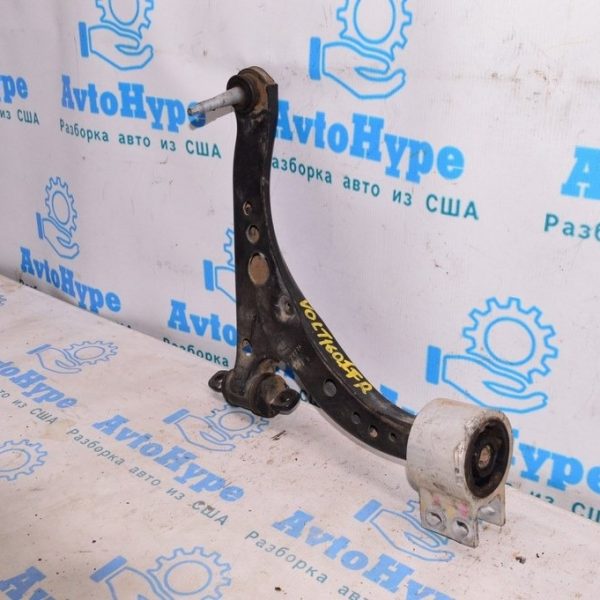 Рычаг нижний перед прав Chevrolet Volt 16- (01) трещинки на сайленте 84035534