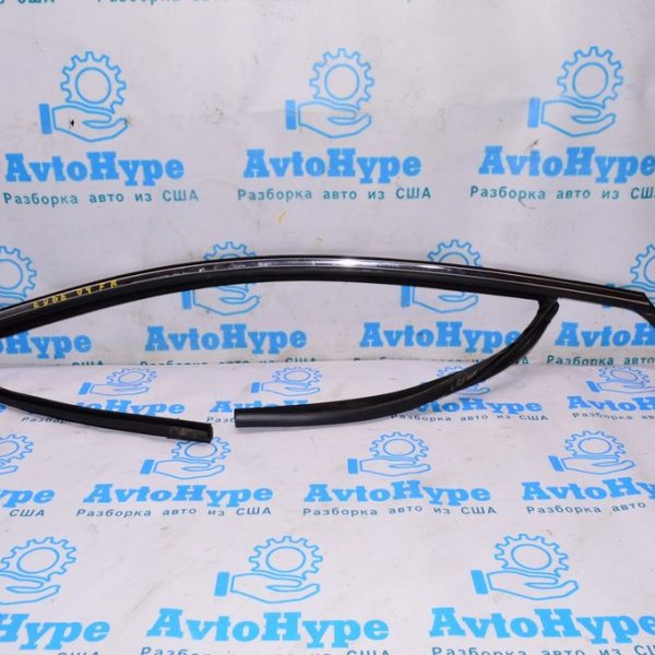 Молдинг двери верхний перед прав Ford Edge 16- хром с уплотнителем стекла FT4Z-5821596-D