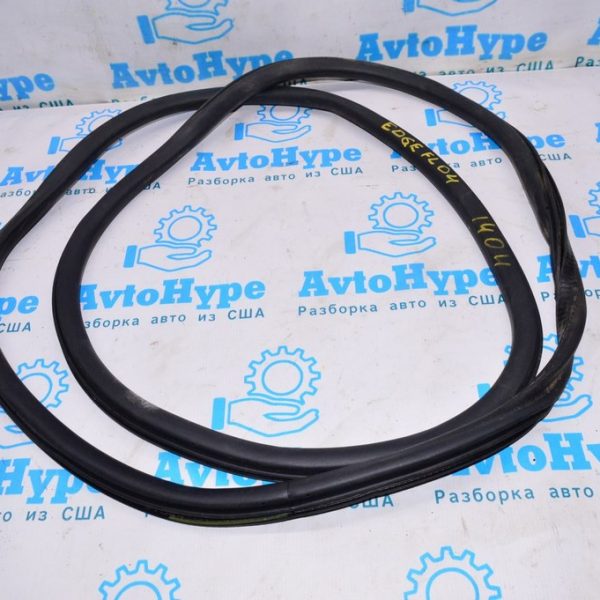 Уплотнитель дверного проема перед лев Ford Edge 16- FT4Z-5820708-B