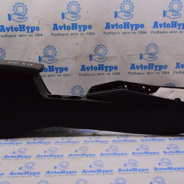 Консоль центральная (подлокотник и подстаканники) HYUNDAI ELANTRA AD 17-черн (02) 84610-F3300-TRY