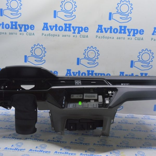 Торпедо передняя панель голая Audi E-Tron (Q8) GEN 18- серая (01) тычки 4KL857001C ABR