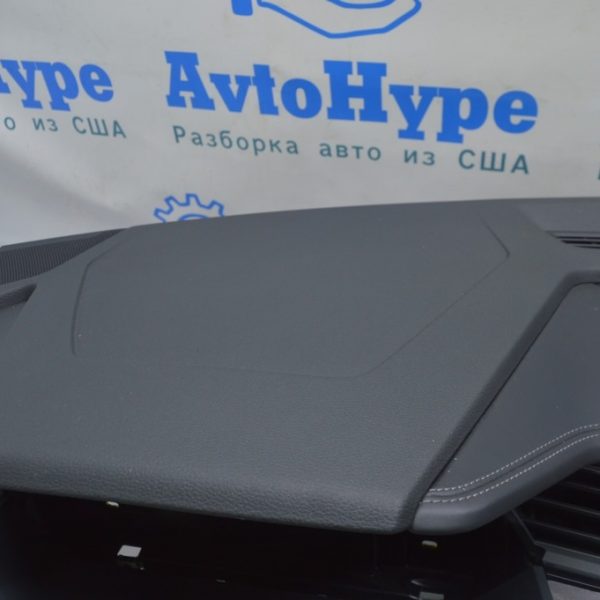 Накладка торпедо верхняя левая Audi E-Tron (Q8) GEN 18- черн, под динамик 4KE857227  6PS