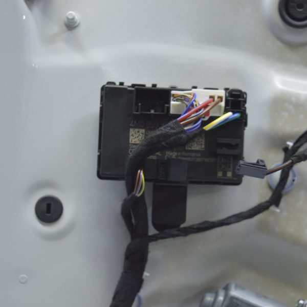 Компьютер двери зад прав Audi E-Tron (Q8) GEN 18- 4M0959795J