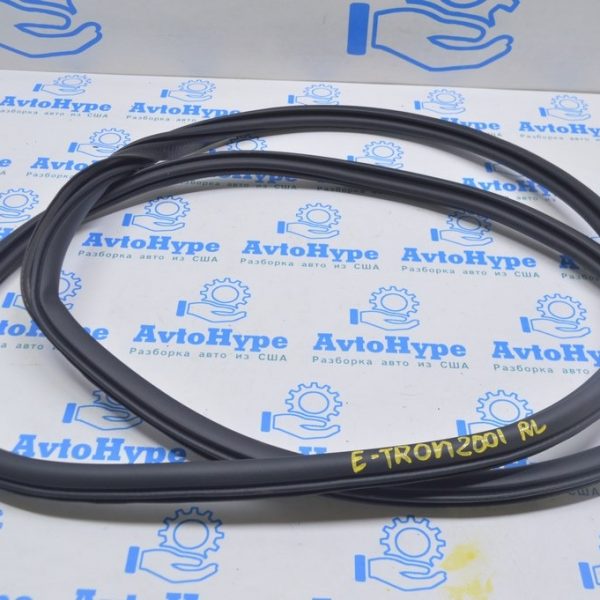 Уплотнитель дверного проема зад лев Audi E-Tron (Q8) GEN 18- 4KE833721A