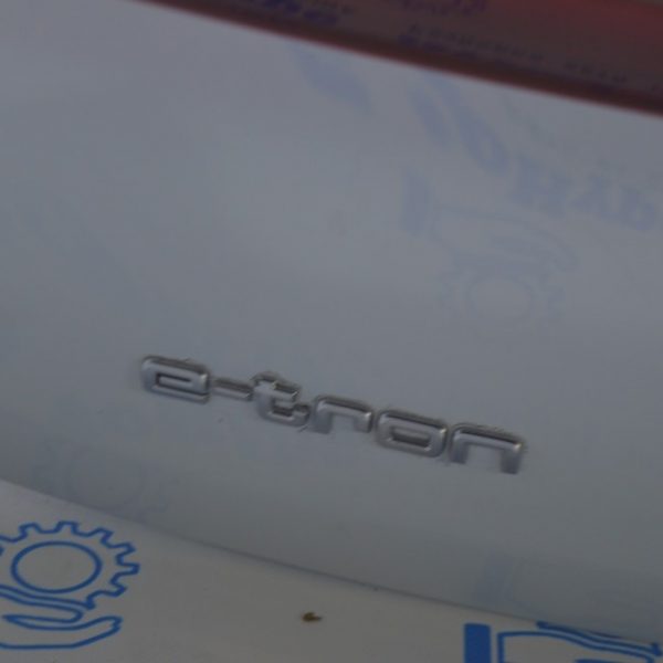 Эмблема "E-TRON" двери багажника Audi E-Tron (Q8) GEN 18- 4KE853741  3Q7