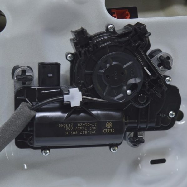 Доводчик замка двери багажника Audi E-Tron (Q8) GEN 18- 3V5827887C