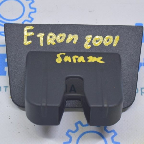 Накладка замка двери багажника Audi E-Tron (Q8) GEN 18- 4KE827520