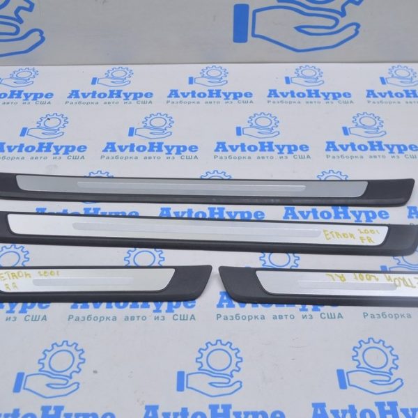 Накладка порога вненш передняя правая Audi E-Tron (Q8) GEN 18- черн с хром 8W0853374F 9B9