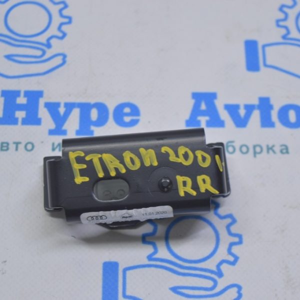 Кронштейн обшивки потолка зад прав Audi E-Tron (Q8) GEN 18- 4KE861736A EP5