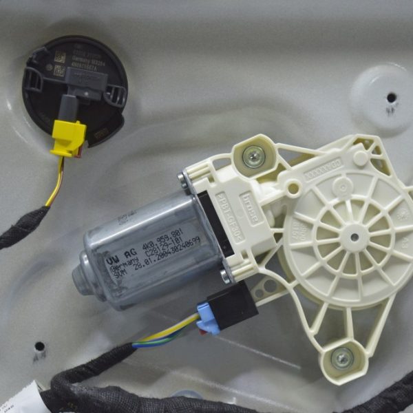 Датчик подушки безопасности дверь лев Audi E-Tron (Q8) GEN 18- 4N0955557A