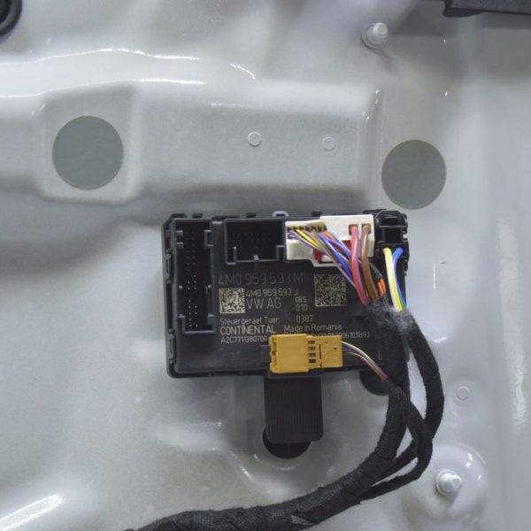 Компьютер двери перед лев Audi E-Tron (Q8) GEN 18- 4M0959793J