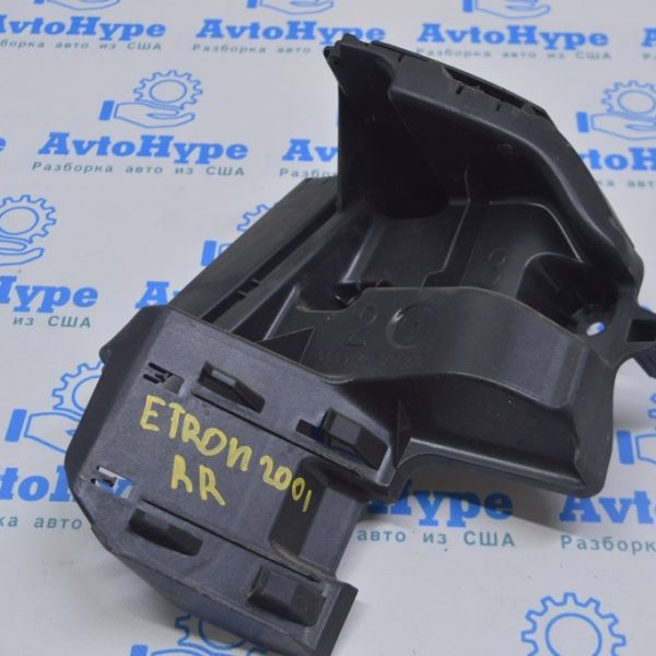 Крепление заднего бампер-фонарь правое Audi E-Tron (Q8) GEN 18- 4KE807366