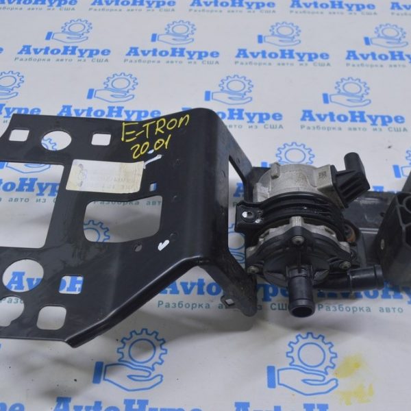 Кронштейн насоса системы охлаждения Audi E-Tron (Q8) GEN 18- 4KE805852A