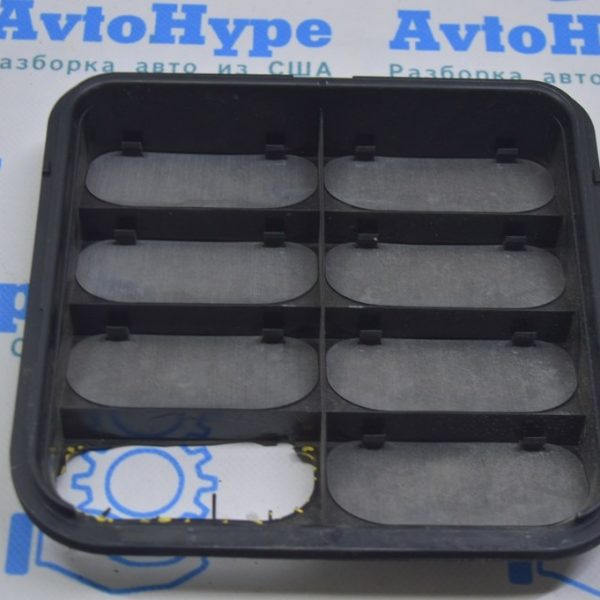 Щиток вентиляции левый Audi E-Tron (Q8) GEN 18- (01) сломано 4M0819181A