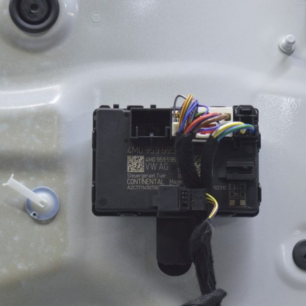 Компьютер двери зад лев Audi E-Tron (Q8) GEN 18- 4M0959795J