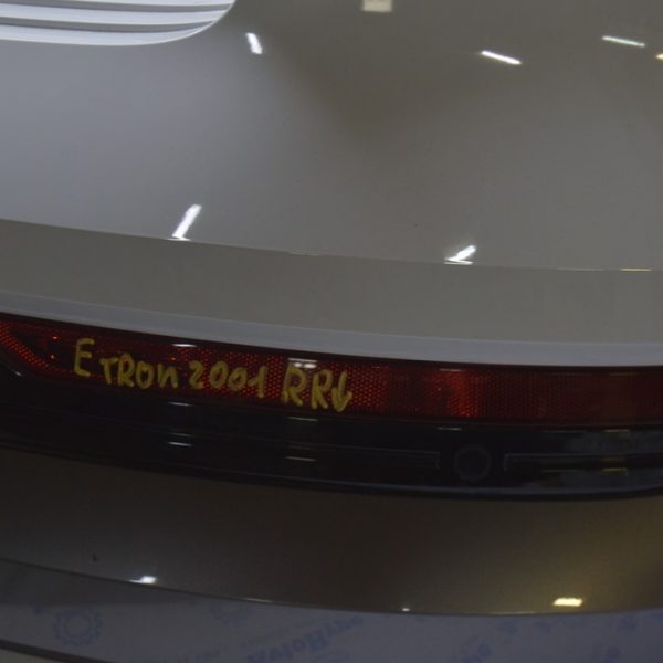 Фонарь заднего бампера прав Audi E-Tron (Q8) GEN 18- (01) 4KE945702