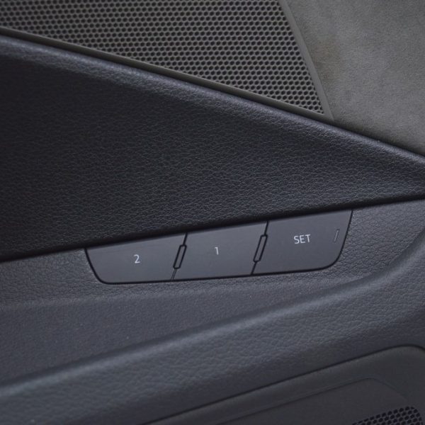 Кнопки памяти сиденья перед лев Audi E-Tron (Q8) GEN 18- 4K0959769  3Q7 4K0959769