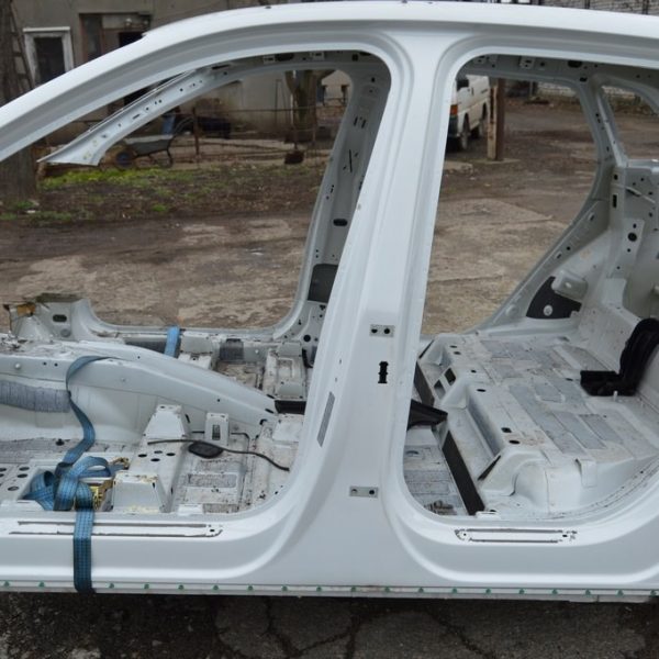 Стойка кузовная центральная левая Audi E-Tron (Q8) GEN 18- (01) белая 4KE810075TA