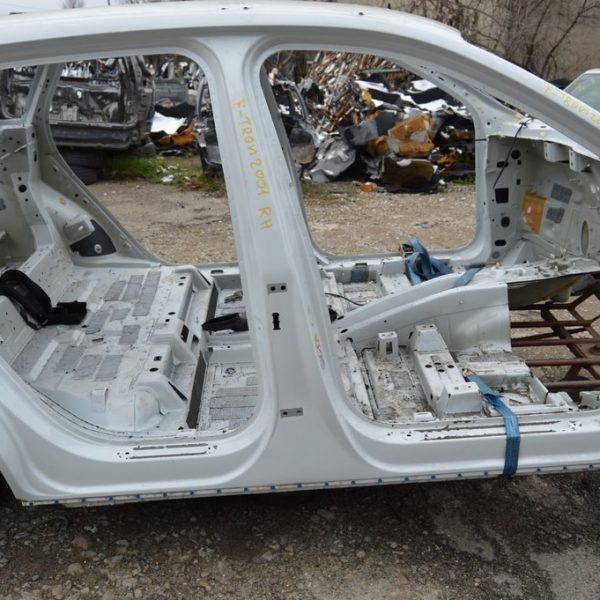 Стойка кузовная центральная правая Audi E-Tron (Q8) GEN 18- (01) белая 4KE810076TA