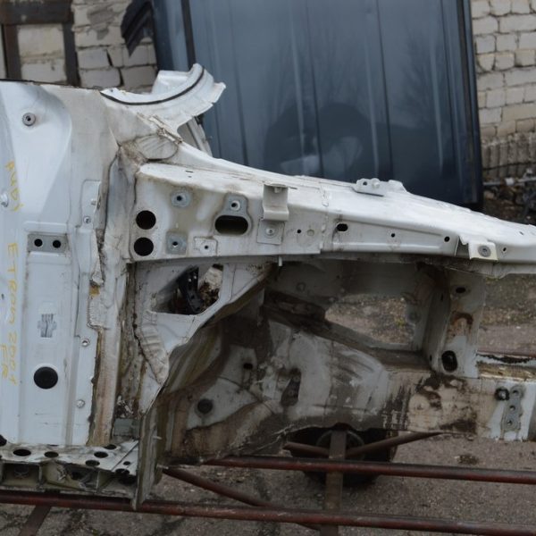 Четверть передняя правая Audi E-Tron (Q8) GEN 18- (01) белая, без порога и стойки стекла 4KE803092