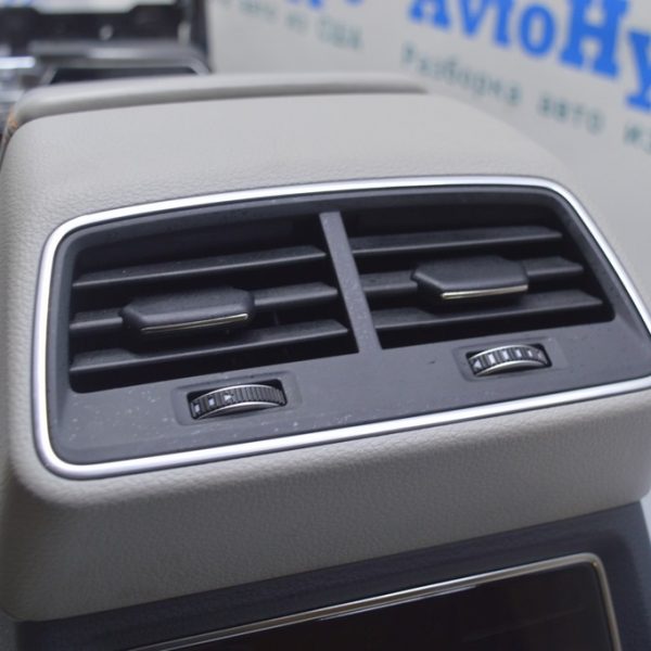 Дефлектор воздуховода центральной консоли Audi E-Tron (Q8) GEN 18- 4KL819904C