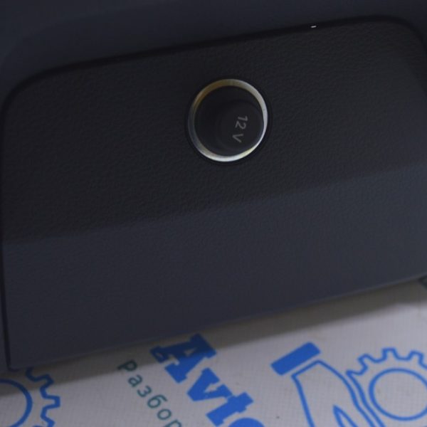 Прикуриватель центральной консоли Audi E-Tron (Q8) GEN 18- задний 4M0919309