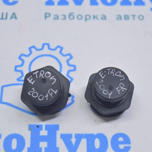 Отбойник капота Audi E-Tron (Q8) GEN 18- 8T0823433B