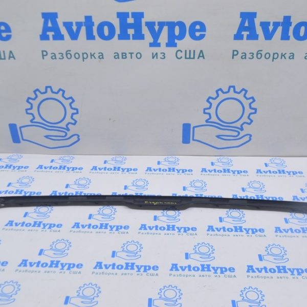 Уплотнитель капота перед центр Audi E-Tron (Q8) GEN 18- 4KE823124