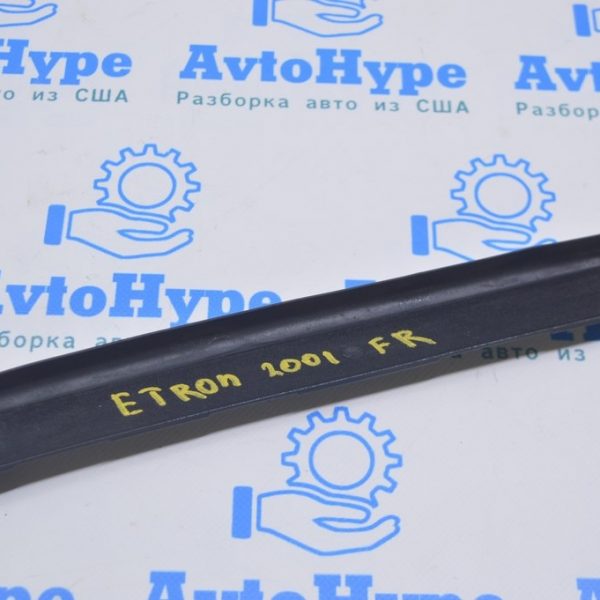 Уплотнитель капота перед прав Audi E-Tron (Q8) GEN 18- 4KE823126