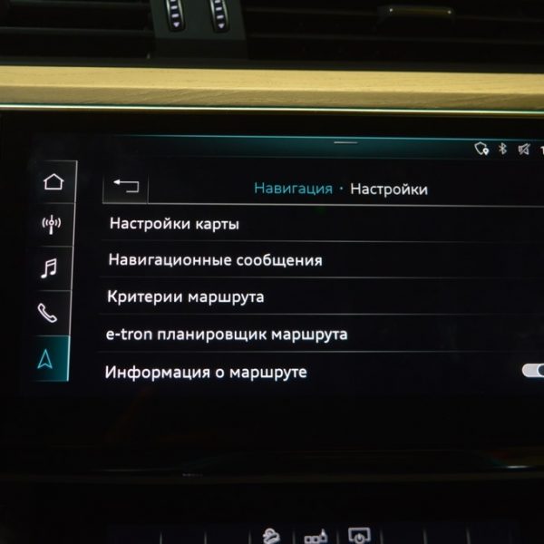 Монитор, дисплей, навигация верхний Audi E-Tron (Q8) GEN 18-23 10.1" (01) царапина 4KE919605L