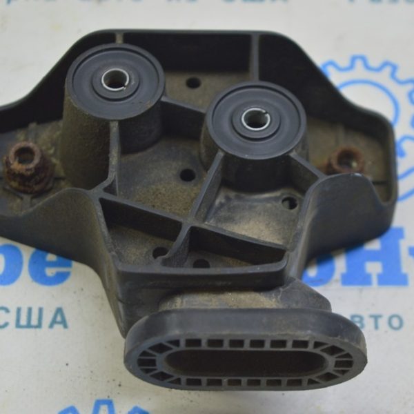 Кронштейн заднего бампера правый Mercedes X164 GL 164-880-02-30