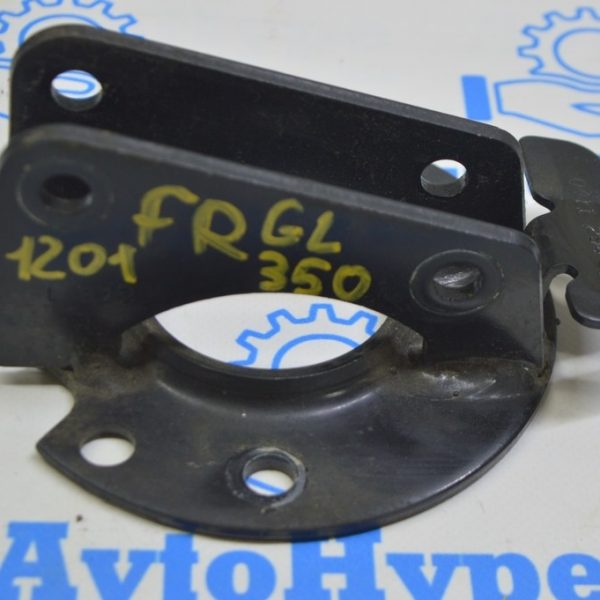 Крепление распорки передних стоек прав  Mercedes X164 GL A 164 620 04 16