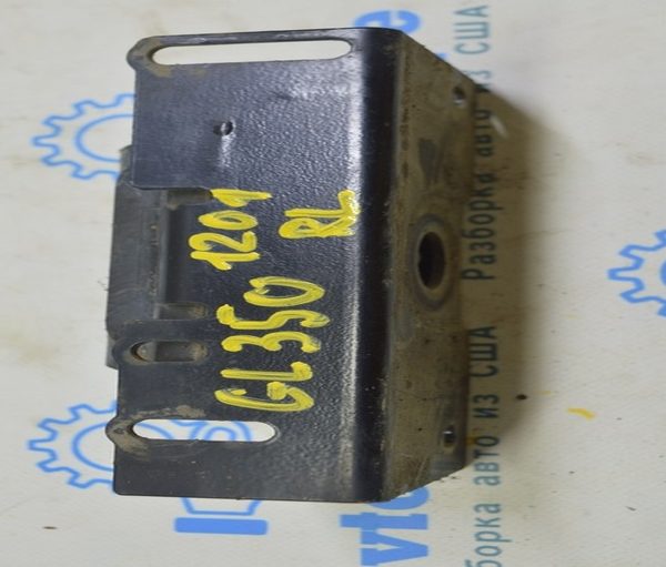 Поддомкратник задний левый Mercedes X164 GL с кронштейном A1646900509