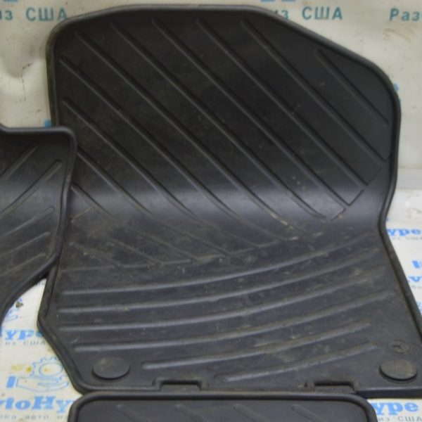 Коврик салона предений правый Mercedes X164 GL резина черн Q-6-68-0647