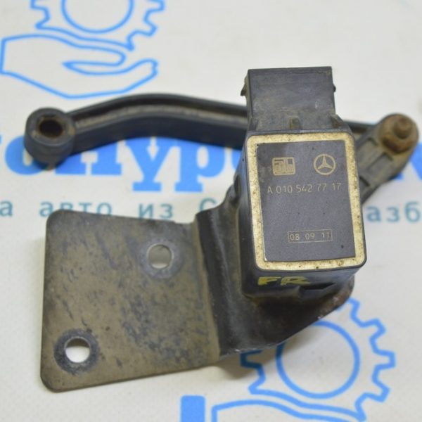Датчик наклона кузова перед прав Mercedes X164 GL W164 ML с тягой (01) A 010 542 77 17