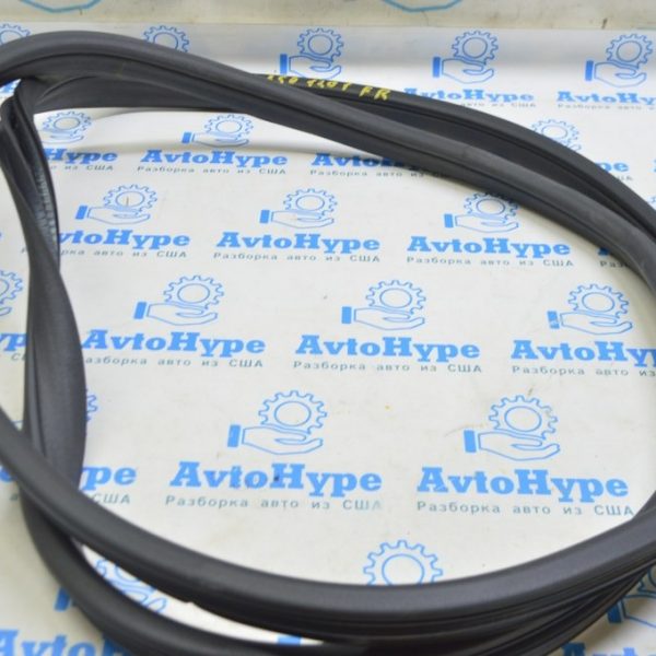 Уплотнитель дверного проема перед прав Mercedes X164 GL черн 164-690-04-76-9G44