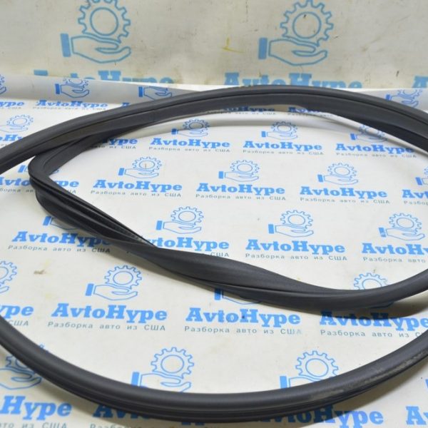 Уплотнитель дверного проема зад прав Mercedes X164 GL черн 164-690-08-76-9G44