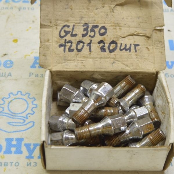 Болт колесный Mercedes X164 GL 
A 000 990 53 07