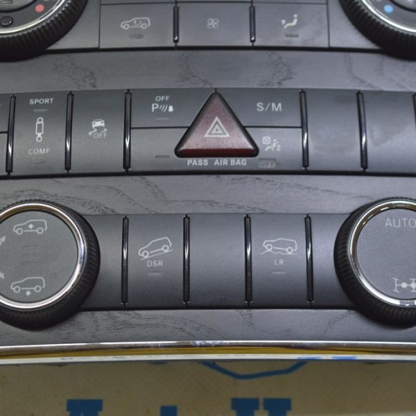 Блок кнопок управления нижний Mercedes X164 GL управл приводом и пневмой 
A 164 870 08 58