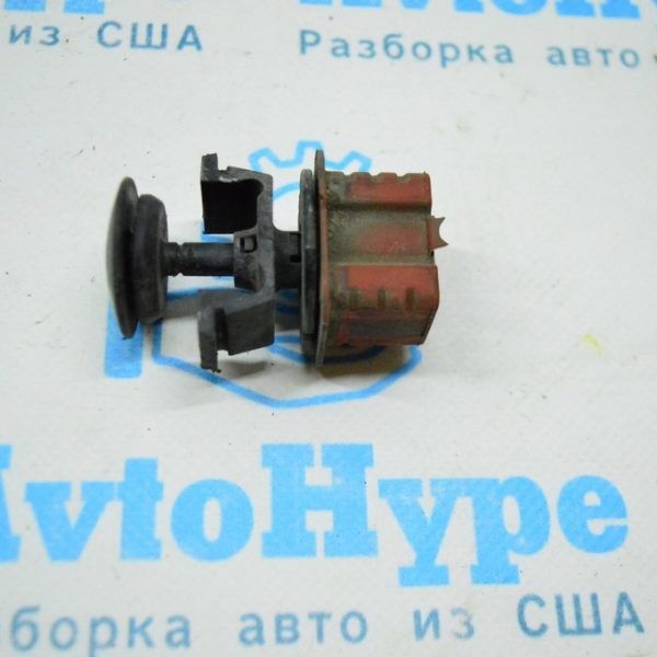 Клипса крепления радиатора верхняя лев  прав Mercedes GLC X253 16- a0009912595