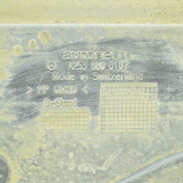 Обшивка днища лев Mercedes GLC X253 16- (01) деф.трещина A2536800107