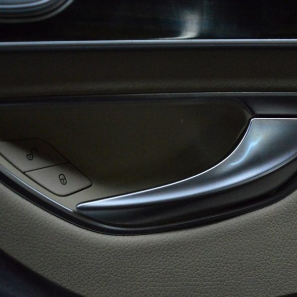 Ручка двери внутренняя перед прав Mercedes GLC X253 16- A2057600200