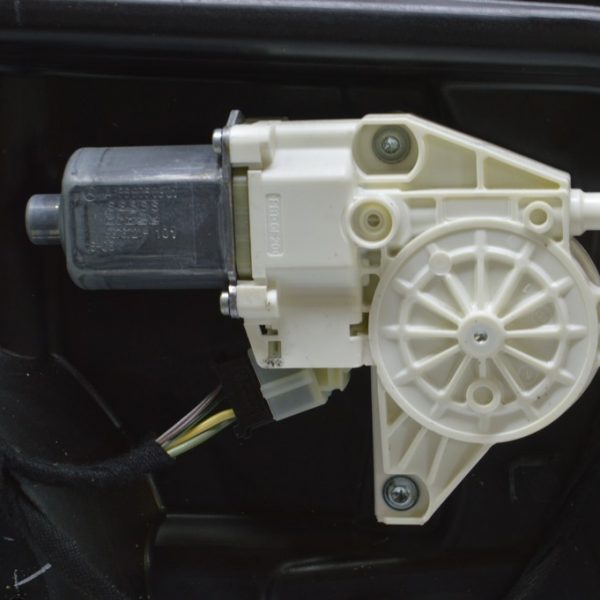 Мотор стеклоподъемника перед прав Mercedes GLE-class C292 12-19 A 166 906 03 01