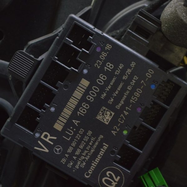 Компьютер двери передней прав Mercedes GLE-class C292 12-19 A 166 900 06 18