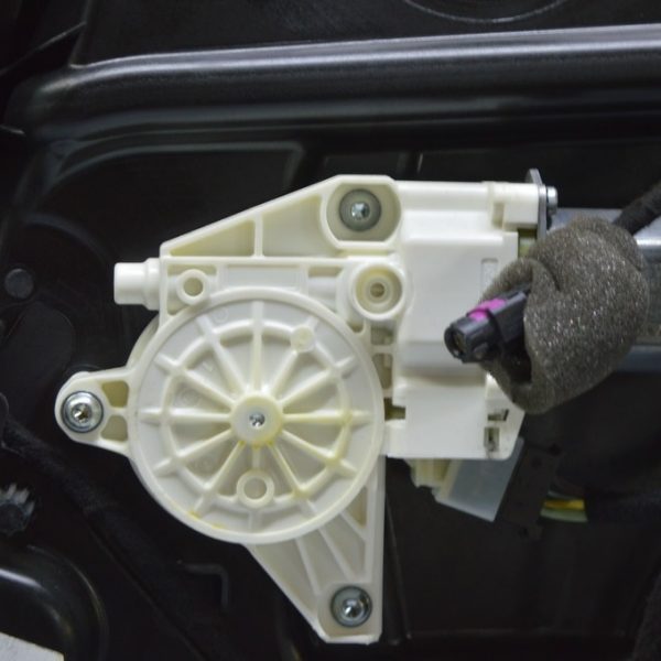 Мотор стеклоподъемника перед лев Mercedes GLE-class C292 12-19 A 166 906 02 01